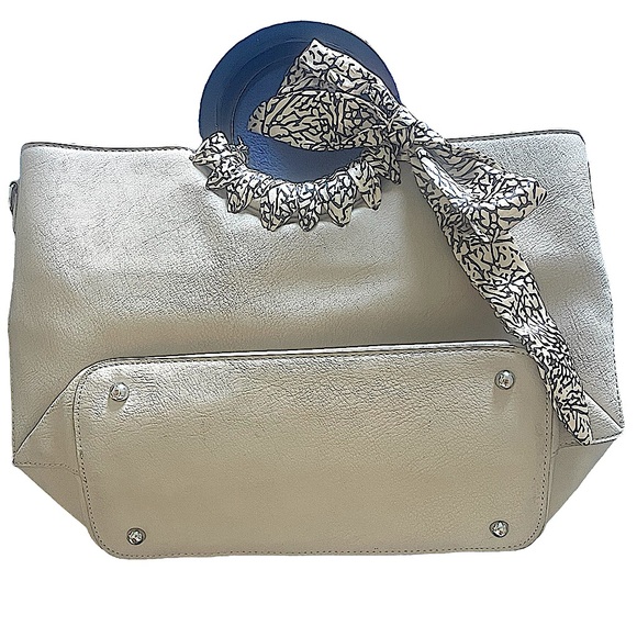 Max Studio Beige Handbag with Wooden Handles & Fabric Bow - Picture 3 of 6